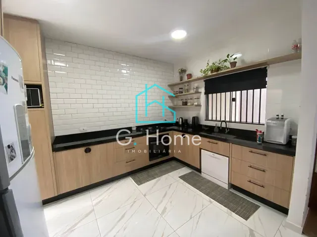 Casa com 180m² 3 quartos e 2 banheiros, à venda, no bairro Columbia em Londrina