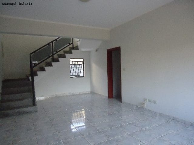 Foto do Casa - Casa de alto padrão para locação, próximo ao Centro de Guaxupé. ótima localização! | Guaxupé Imóveis Ltda