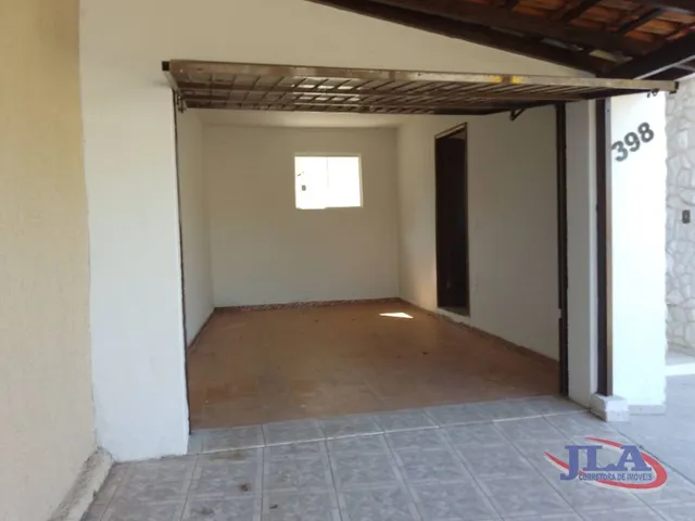 Casa com 300m² 3 quartos e 2 banheiros, para alugar, no bairro Barreirinha em Curitiba
