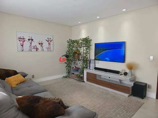 Casa com 373m² 4 quartos e 4 banheiros, à venda, no bairro Jardim São Caetano em São Caetano do Sul