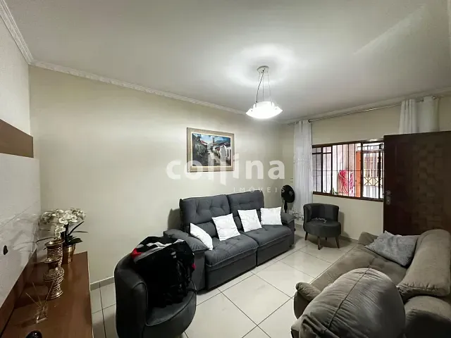 Casa 3 quartos e 2 banheiros, à venda, no bairro Parque José Alex André em Carapicuíba