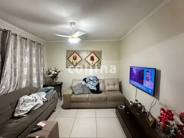 Casa 3 quartos e 2 banheiros, à venda, no bairro Parque José Alex André em Carapicuíba