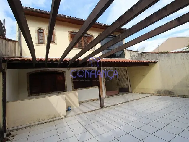 Casa com 334m² 3 quartos e 2 banheiros, à venda ou para alugar, no bairro Campo Grande em Rio de Janeiro