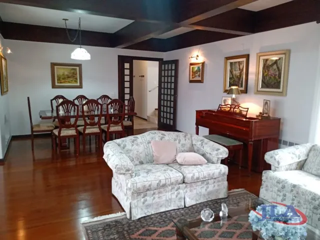 Casa com 518m² 4 quartos e 6 banheiros, à venda, no bairro Ahú em Curitiba