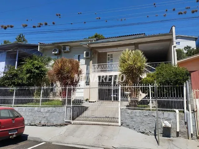 Casa com 160m² 3 quartos e 2 banheiros, à venda, no bairro Petrópolis em Concórdia