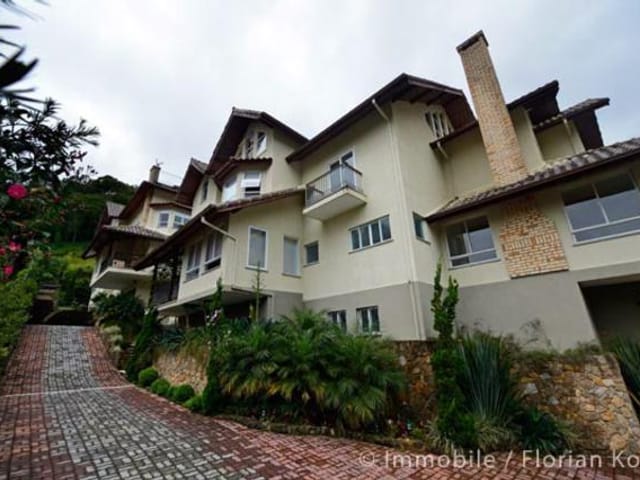 Casa à venda, no bairro Independência em Petrópolis