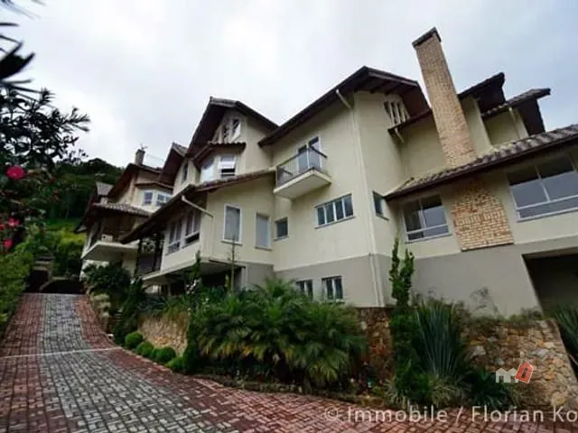 Casa à venda, no bairro Independência em Petrópolis