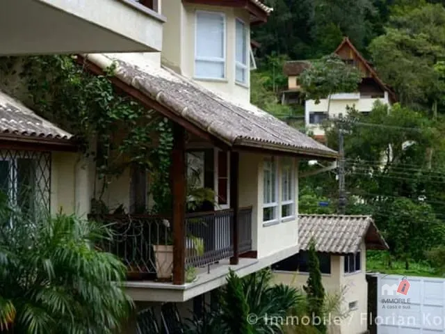Casa à venda, no bairro Independência em Petrópolis