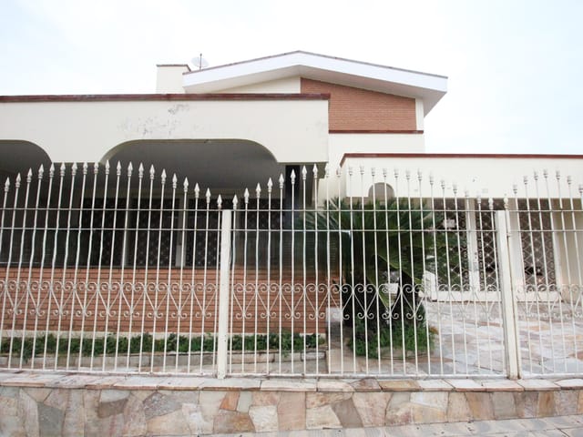 Casa com 464m² 4 quartos e 7 banheiros, à venda ou para alugar, no bairro Centro em São João da Boa Vista