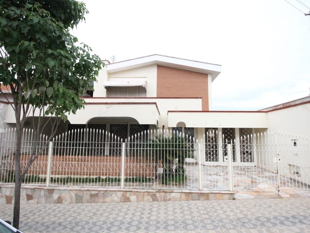 Casa com 464m² 4 quartos e 7 banheiros, à venda ou para alugar, no bairro Centro em São João da Boa Vista