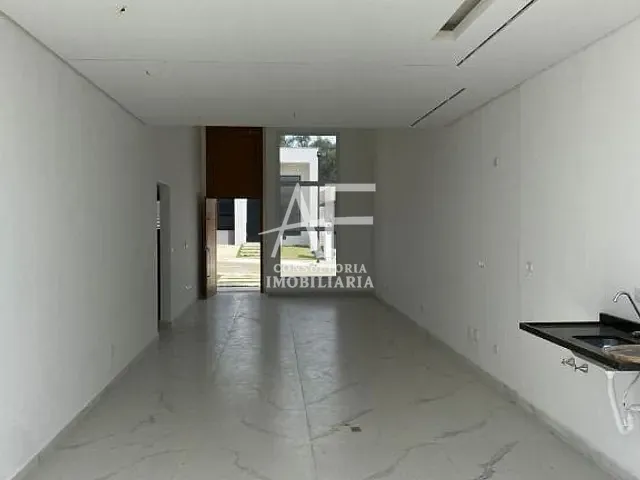 Casa com 250m², à venda, no bairro Parque Lago Azul em Pindamonhangaba