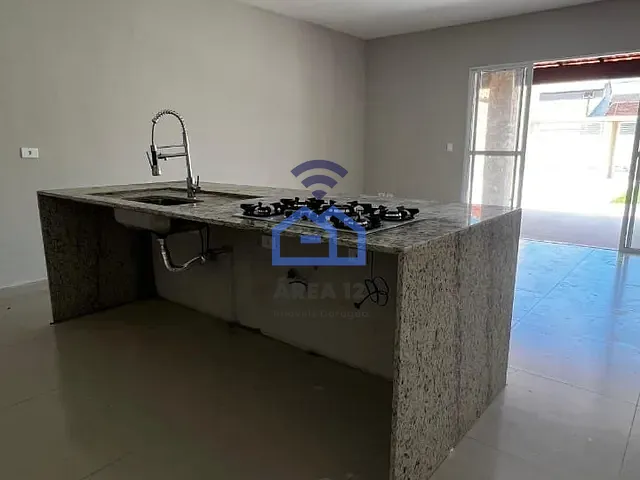 Casa 4 quartos e 5 banheiros, à venda, no bairro Jardim Estrela D¿Alva em Caraguatatuba