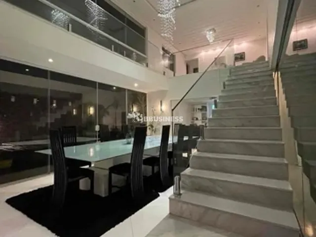 Casa com 480m² 3 quartos e 5 banheiros, à venda, no bairro Parque Califórnia em Campos dos Goytacazes