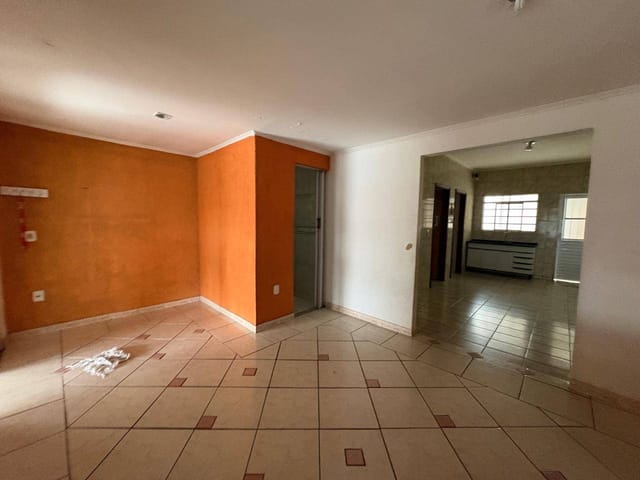 Casa com 180m² 2 quartos e 1 banheiro, para alugar, no bairro Conjunto Habitacional Parque Itajaí em Campinas