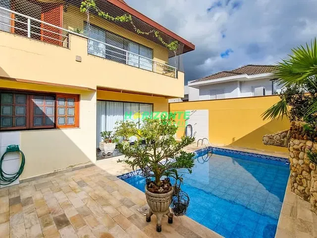 Casa com 379m² 4 quartos e 6 banheiros, à venda, no bairro Urbanova em São José dos Campos