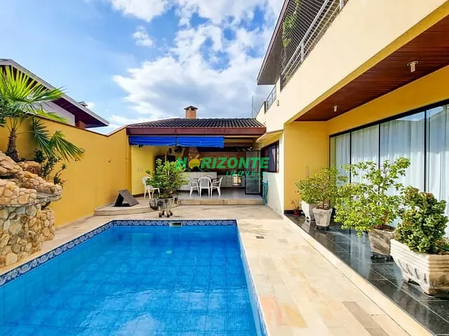 Casa com 379m² 4 quartos e 6 banheiros, à venda, no bairro Urbanova em São José dos Campos