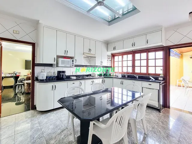 Casa com 379m² 4 quartos e 6 banheiros, à venda, no bairro Urbanova em São José dos Campos
