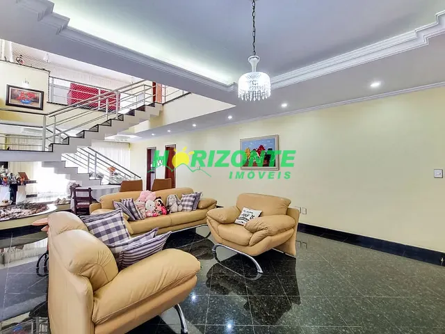 Casa com 379m² 4 quartos e 6 banheiros, à venda, no bairro Urbanova em São José dos Campos