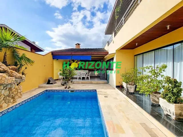 Casa com 379m² 4 quartos e 6 banheiros, à venda, no bairro Urbanova em São José dos Campos