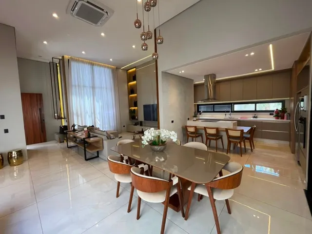 Casa com 680m² 4 quartos e 6 banheiros, à venda, no bairro Jardim Tarobá em Cambé