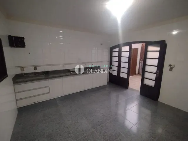 Casa com 264m² 3 quartos e 5 banheiros, para alugar, no bairro Jardim Bela Vista em Cosmópolis