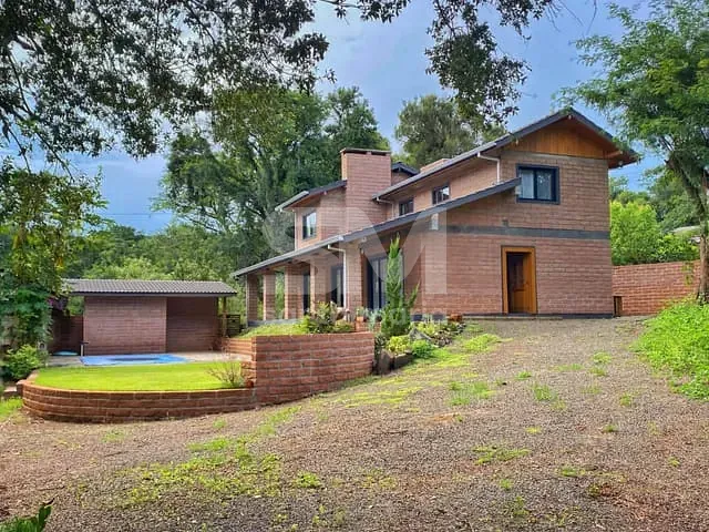 Casa com 2000m² 5 quartos e 3 banheiros, para alugar, no bairro Zona Rural em Guatambú
