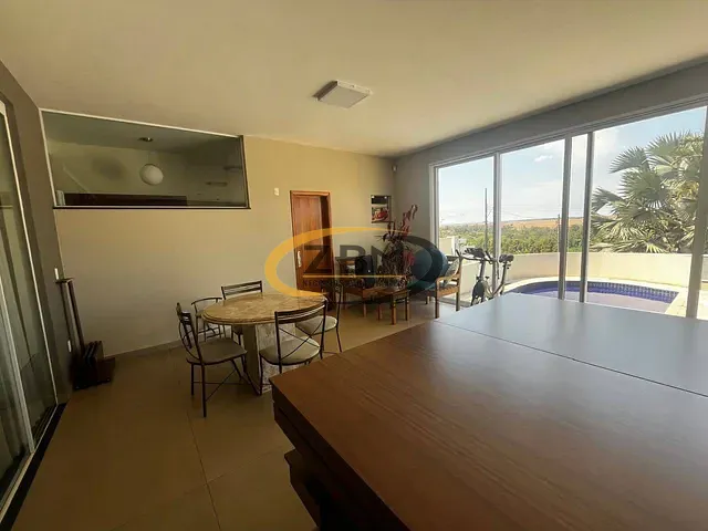 Casa com 999m² 3 quartos e 3 banheiros, à venda, no bairro Jardim Costa do Sol em Rolândia