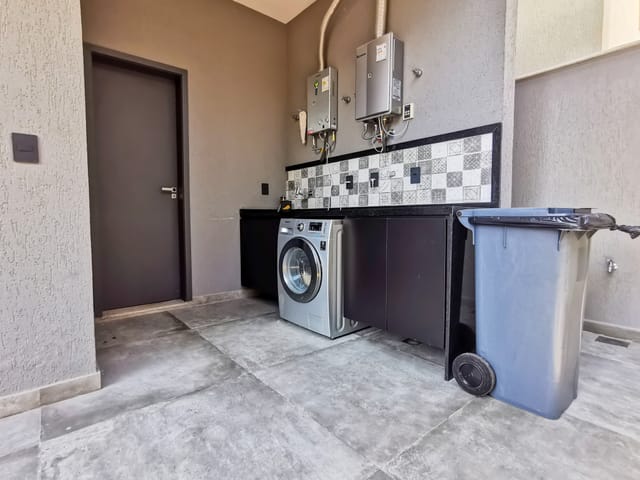 Casa 4 quartos e 5 banheiros, à venda, no bairro Vargem Grande em Rio de Janeiro