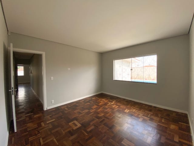 Casa com 606m² 3 quartos e 3 banheiros, à venda, no bairro Uvaranas em Ponta Grossa