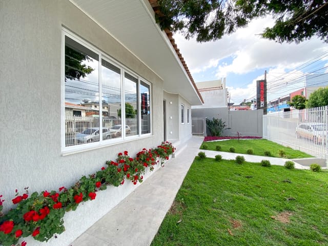 Casa com 606m² 3 quartos e 3 banheiros, à venda, no bairro Uvaranas em Ponta Grossa
