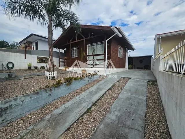 Casa com 200m² 2 quartos e 1 banheiro, à venda, no bairro Bela Vista em Palhoça