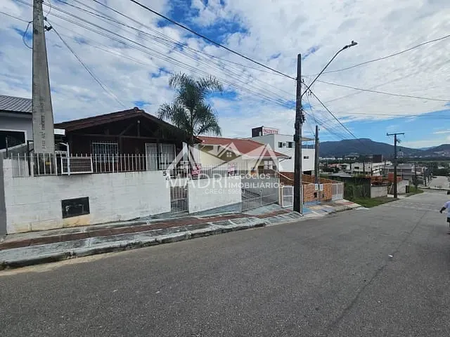 Casa com 200m² 2 quartos e 1 banheiro, à venda, no bairro Bela Vista em Palhoça