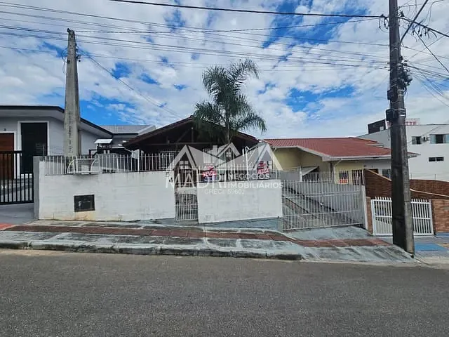 Casa com 200m² 2 quartos e 1 banheiro, à venda, no bairro Bela Vista em Palhoça