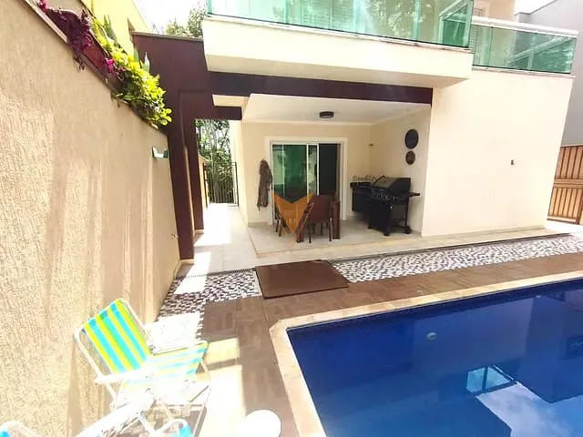 Casa com 250m² 3 quartos e 4 banheiros, à venda, no bairro Granja Viana em Cotia