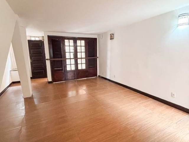 Casa com 90m² 3 quartos e 2 banheiros, à venda, no bairro Imbetiba em Macaé