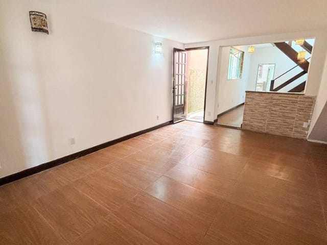 Casa com 90m² 3 quartos e 2 banheiros, à venda, no bairro Imbetiba em Macaé