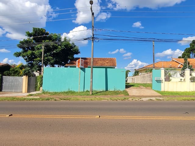 Casa com 560m² 2 quartos e 2 banheiros, à venda, no bairro Uvaranas em Ponta Grossa