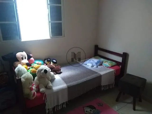 Casa com 500m² 2 quartos e 1 banheiro, à venda, no bairro Engenheiro Neiva em Guaratinguetá