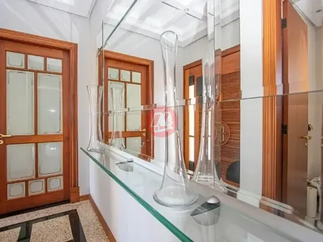 Casa com 550m² 3 quartos e 3 banheiros, à venda ou para alugar, no bairro Vila Jardim em Porto Alegre