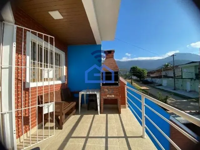 Casa 2 quartos e 2 banheiros, à venda, no bairro Massaguaçu em Caraguatatuba