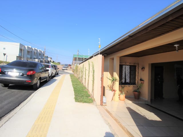Casa com 462m² 3 quartos e 2 banheiros, à venda, no bairro Uvaranas em Ponta Grossa