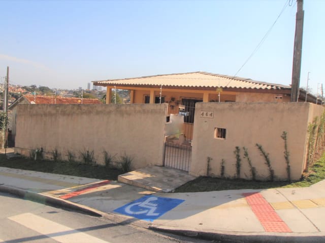 Casa com 462m² 3 quartos e 2 banheiros, à venda, no bairro Uvaranas em Ponta Grossa