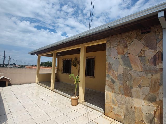 Casa com 462m² 3 quartos e 2 banheiros, à venda, no bairro Uvaranas em Ponta Grossa