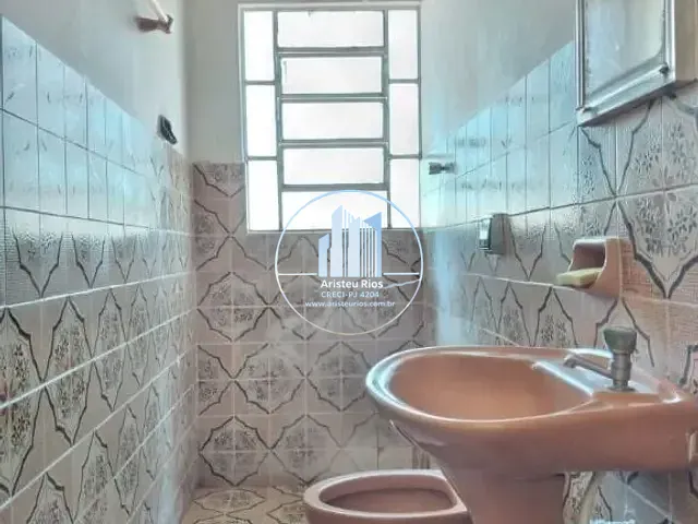 Casa com 150m² 3 quartos e 1 banheiro, para alugar, no bairro Saúde em Pouso Alegre