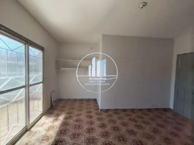 Casa com 150m² 3 quartos e 1 banheiro, para alugar, no bairro Saúde em Pouso Alegre