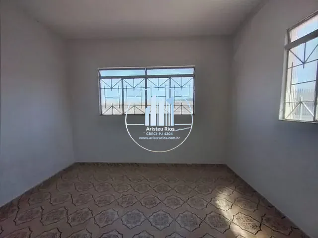 Casa com 150m² 3 quartos e 1 banheiro, para alugar, no bairro Saúde em Pouso Alegre