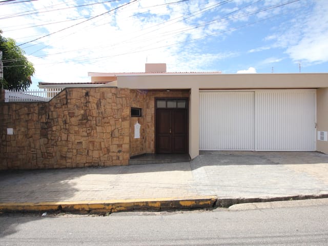 Casa com 414m² 3 quartos e 4 banheiros, à venda ou para alugar, no bairro Centro em São João da Boa Vista