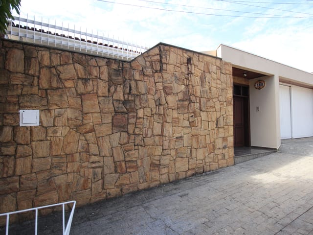 Casa com 414m² 3 quartos e 4 banheiros, à venda ou para alugar, no bairro Centro em São João da Boa Vista