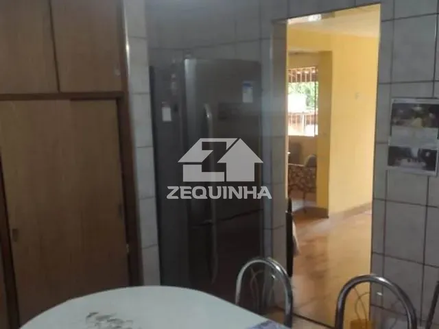 Casa com 405m² 4 quartos e 2 banheiros, à venda, no bairro Km 18 em Osasco