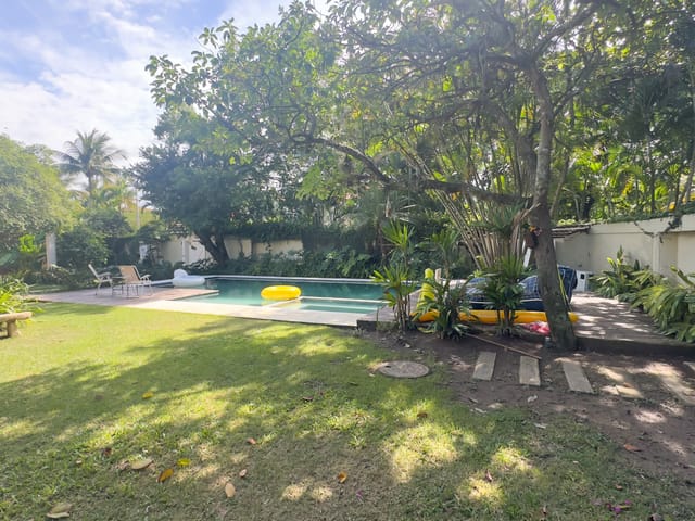 Casa com 910m² 5 quartos e 6 banheiros, à venda ou para alugar, no bairro Barra da Tijuca em Rio de Janeiro